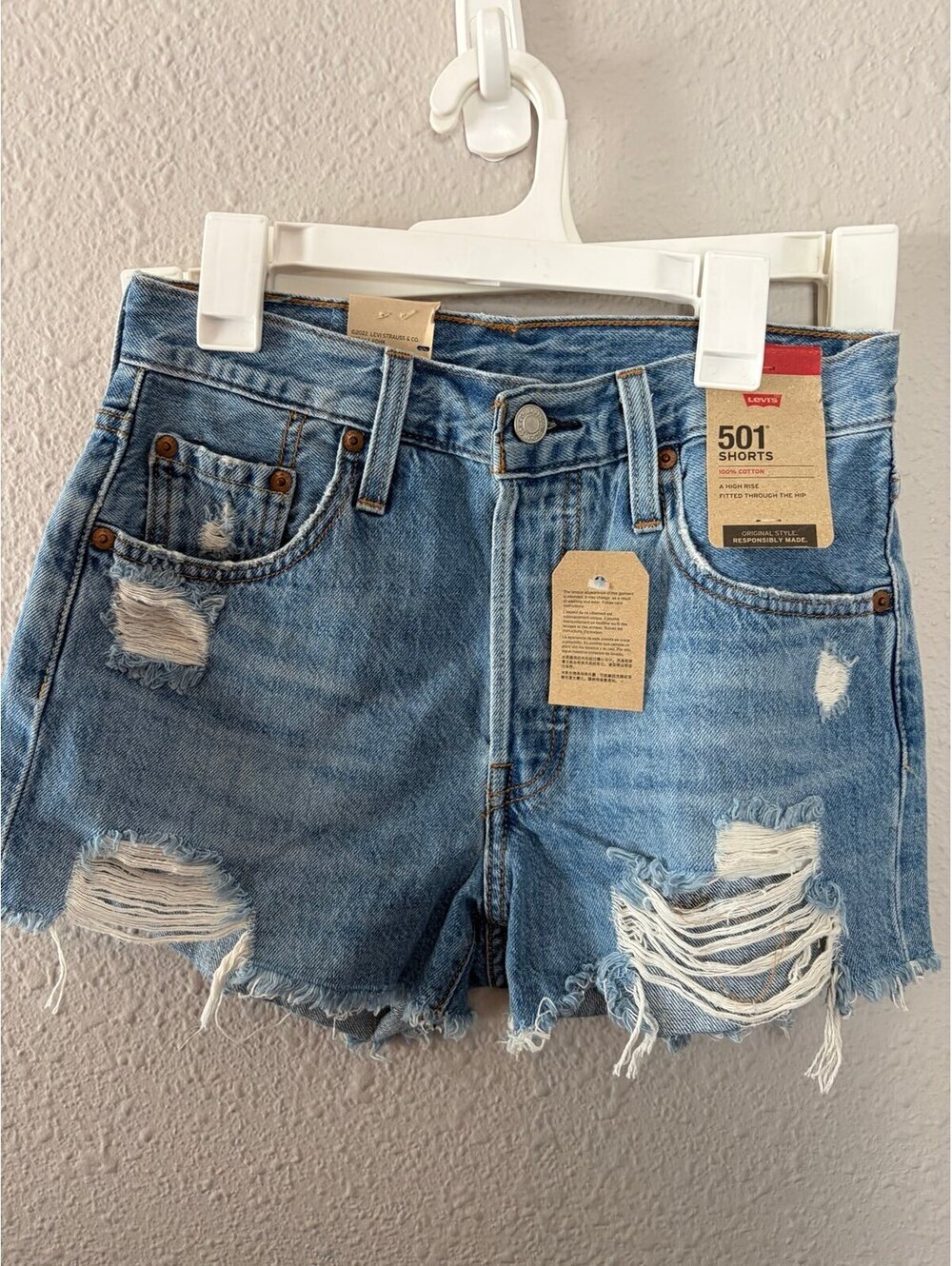 NWT Levi's 501 Light Wash Shorts size W25. 2.5in inseam
